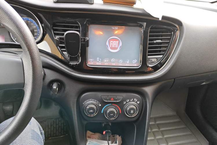 Used Fiat Viaggio 2015 1.4T Manual Enjoyment Edition Audio And AC Panel