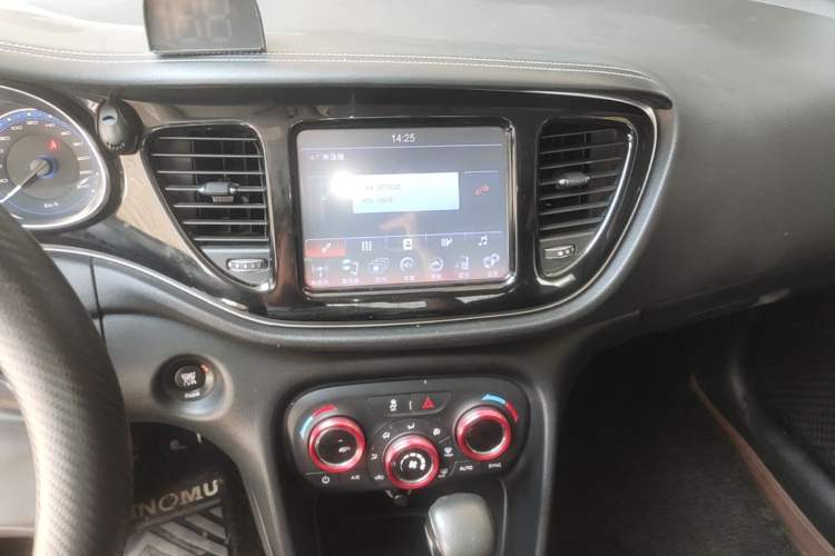 Used Fiat Viaggio 2015 1.4T Automatic Jingxiang Edition Audio And AC Panel