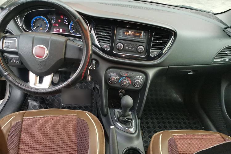Used Fiat Viaggio 2015 1.4T Manual Enjoyment Edition Center Console