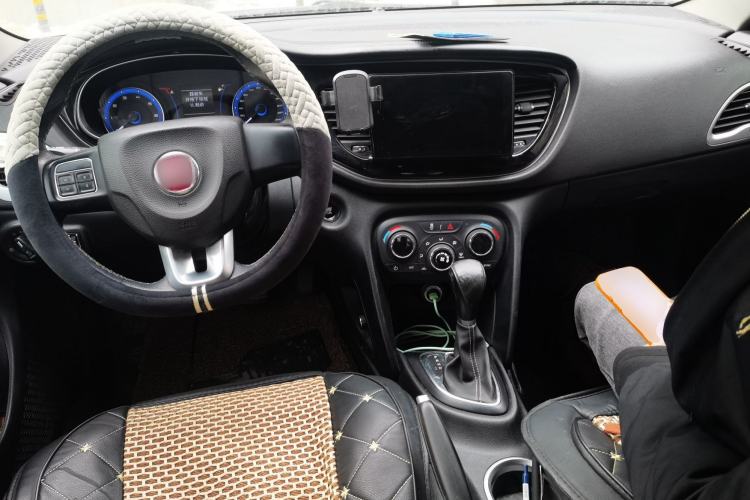 Used Fiat Viaggio 2015 1.4T Automatic Jingxiang Edition Center Console