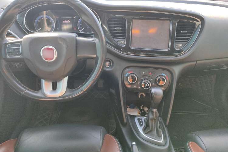 Used Fiat Viaggio 2015 1.4T Automatic Jingxiang Edition Center Console