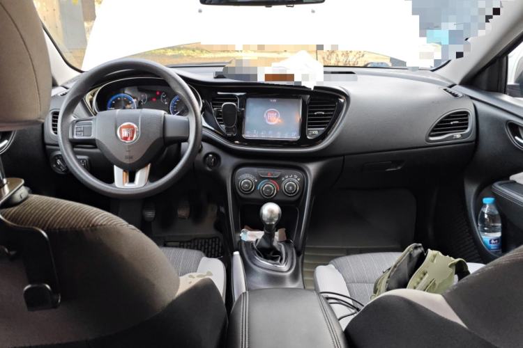Used Fiat Viaggio 2015 1.4T Manual Enjoyment Edition Center Console