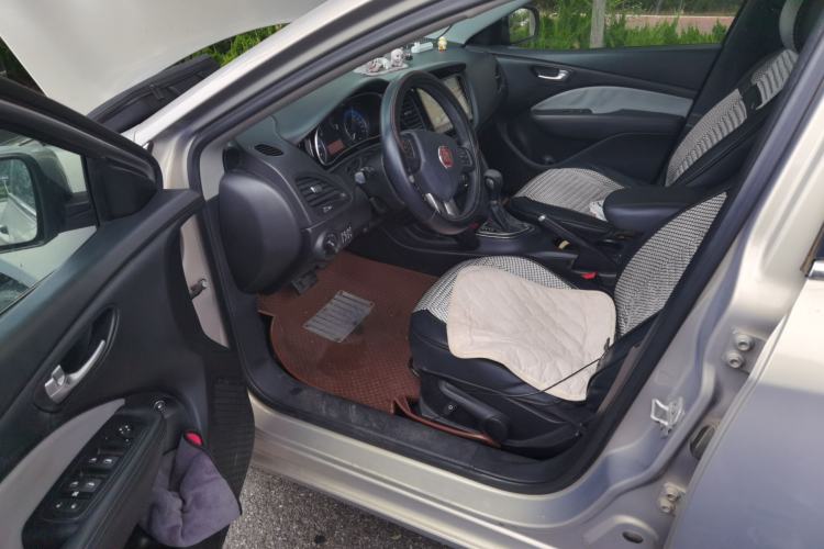 Used Fiat Viaggio 2015 1.4T Automatic Enjoyment Edition Driver Seat