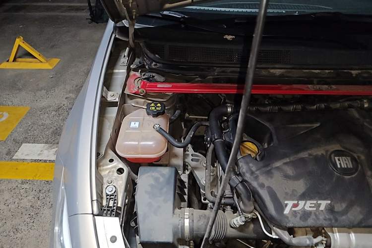 Used Fiat Viaggio 2015 1.4T Automatic Jingxiang Edition Engine Bay Right