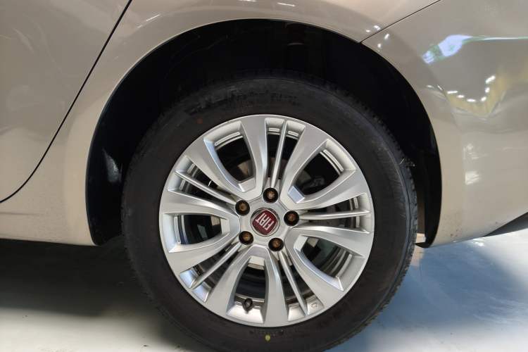 Used Fiat Viaggio 2015 1.4T Automatic Jingxiang Edition Exterior 7