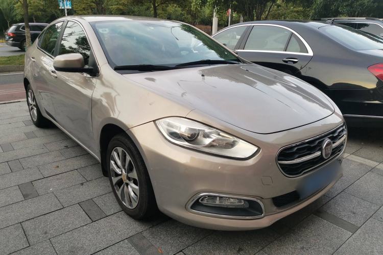 Used Fiat Viaggio 2015 1.4T Manual Enjoyment Edition Front Right 45 Deg