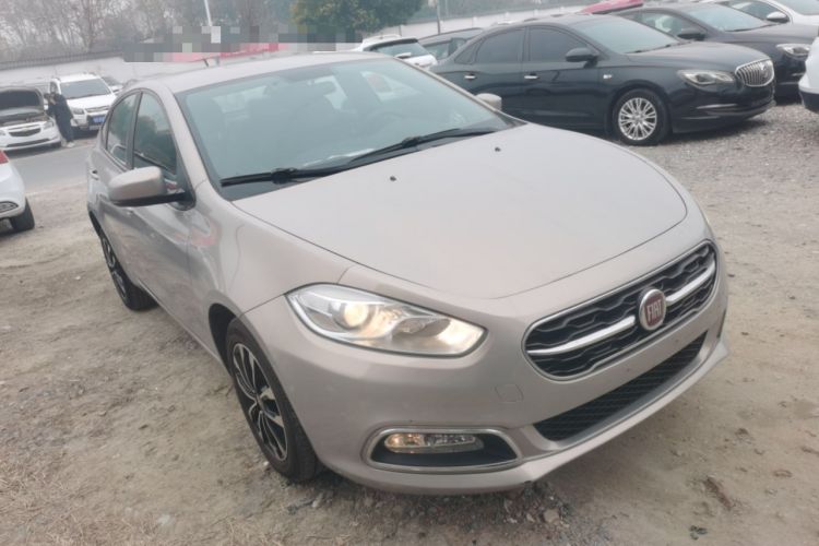 Used Fiat Viaggio 2015 1.4T Manual Enjoyment Edition Front Right 45 Deg