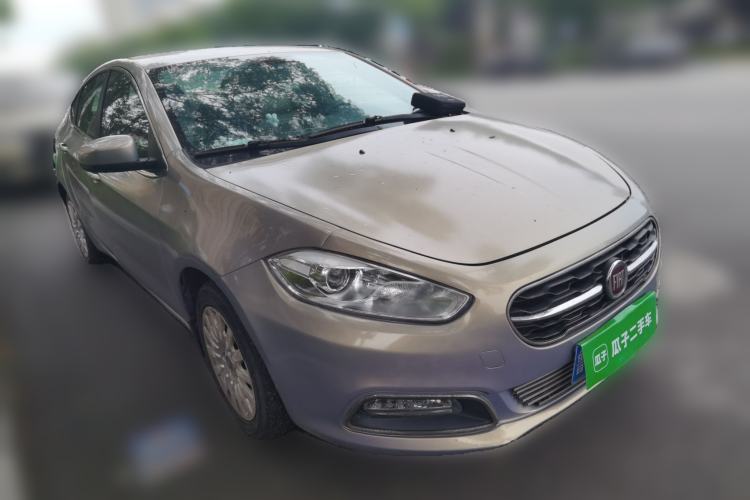 Used Fiat Viaggio 2015 1.4T Automatic Enjoyment Edition Front Right 45 Deg