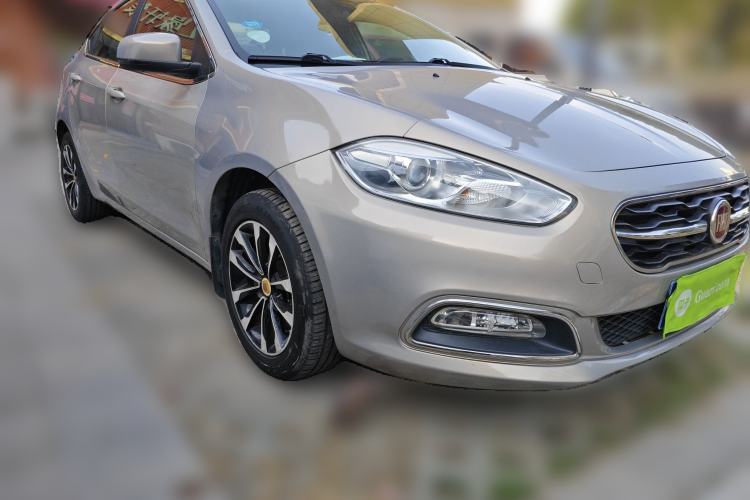 Used Fiat Viaggio 2015 1.4T Manual Enjoyment Edition Front Right 45 Deg