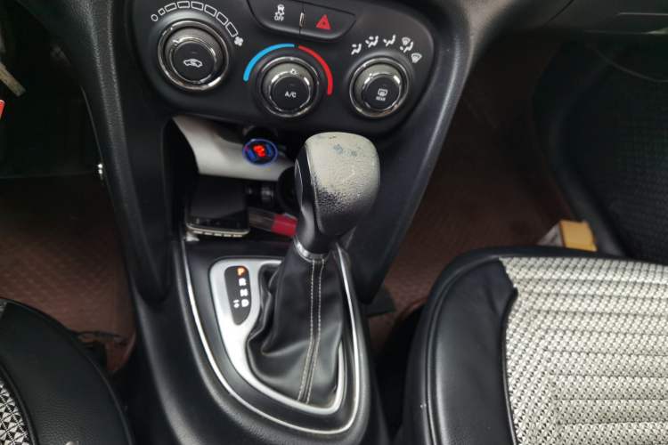 Used Fiat Viaggio 2015 1.4T Automatic Enjoyment Edition Gear Lever