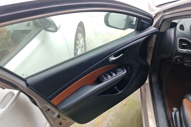 Used Fiat Viaggio 2015 1.4T Automatic Jingxiang Edition Left Front Door Interior