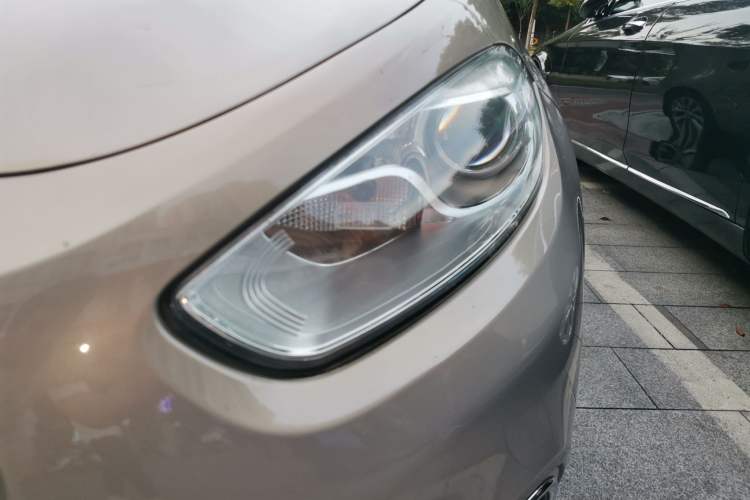 Used Fiat Viaggio 2015 1.4T Manual Enjoyment Edition Left Front Headlight