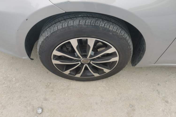 Used Fiat Viaggio 2015 1.4T Manual Enjoyment Edition Left Front Wheel Hub