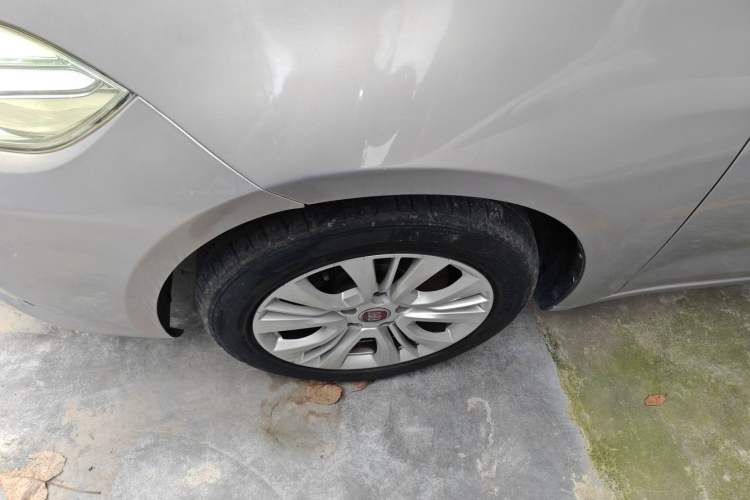 Used Fiat Viaggio 2015 1.4T Automatic Jingxiang Edition Left Front Wheel Hub