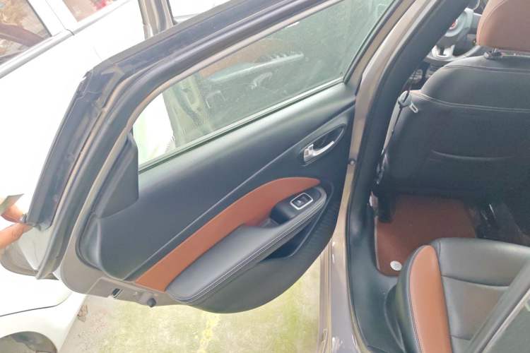 Used Fiat Viaggio 2015 1.4T Automatic Jingxiang Edition Left Rear Door Interior