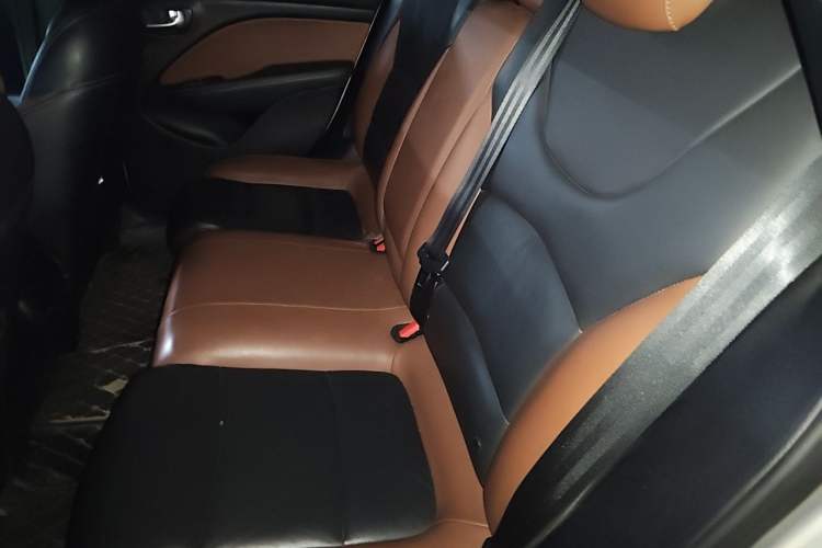 Used Fiat Viaggio 2015 1.4T Automatic Jingxiang Edition Left Rear Seat