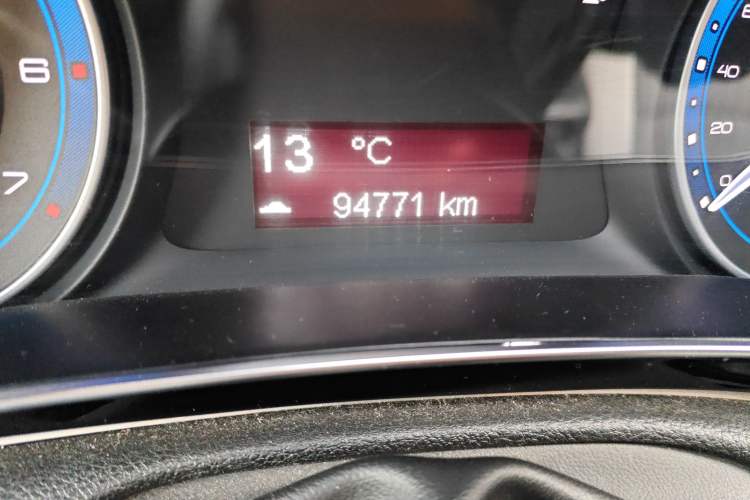 Used Fiat Viaggio 2015 1.4T Manual Enjoyment Edition Odometer Close Up