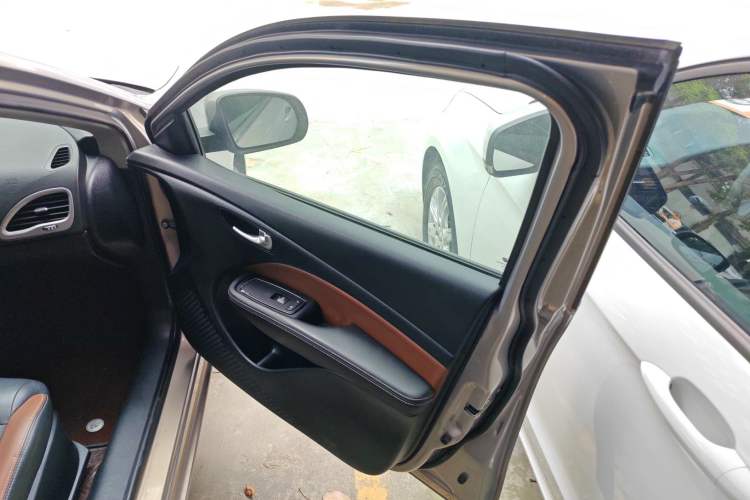 Used Fiat Viaggio 2015 1.4T Automatic Jingxiang Edition Right Front Door Interior