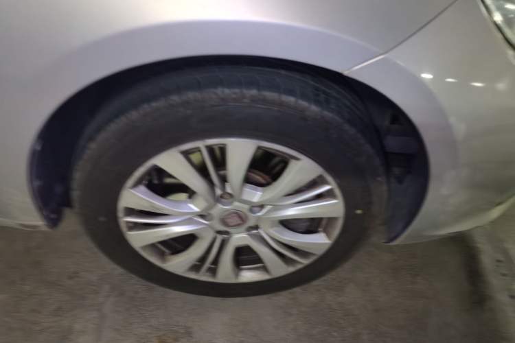 Used Fiat Viaggio 2015 1.4T Automatic Jingxiang Edition Right Front Wheel Hub