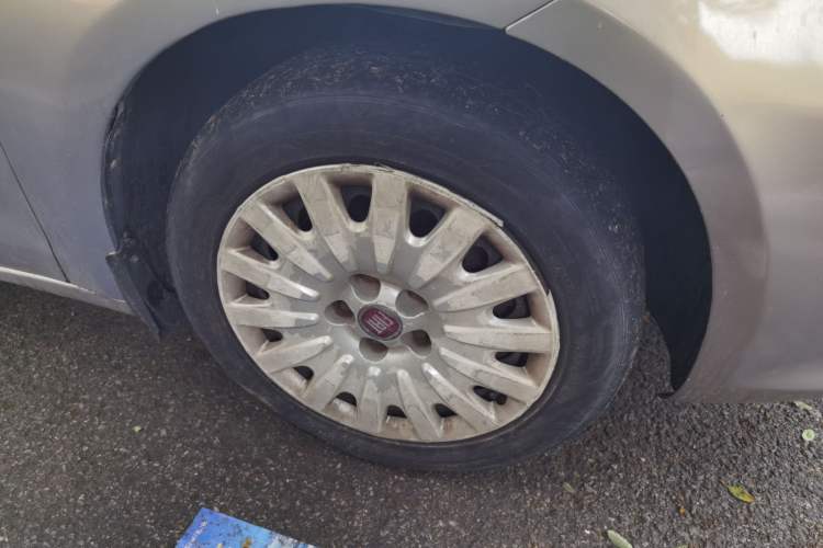 Used Fiat Viaggio 2015 1.4T Automatic Enjoyment Edition Right Front Wheel Hub