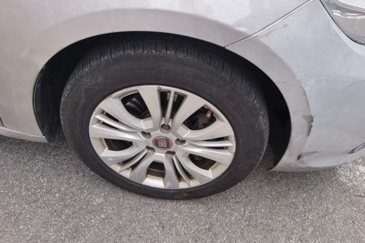 Used Fiat Viaggio 2015 1.4T Automatic Jingxiang Edition Right Front Wheel Hub