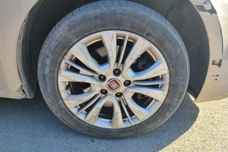 Used Fiat Viaggio 2015 1.4T Automatic Jingxiang Edition Right Front Wheel Hub