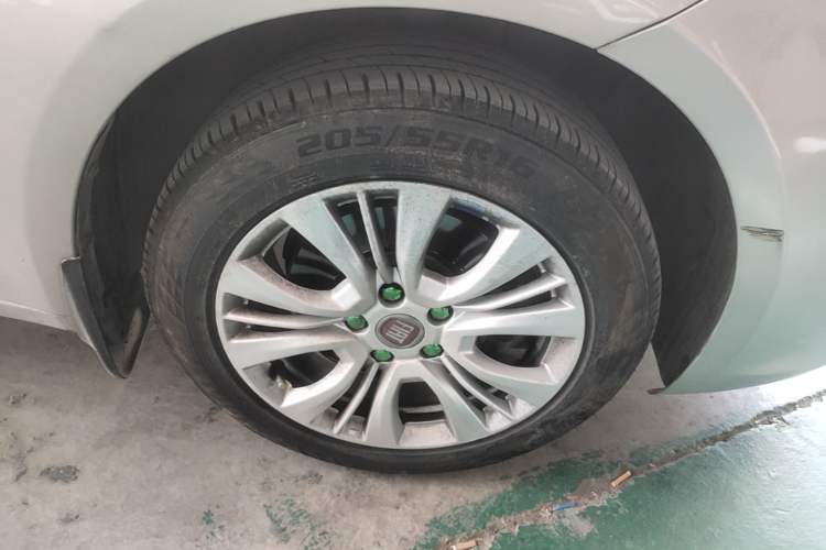 Used Fiat Viaggio 2015 1.4T Automatic Jingxiang Edition Right Front Wheel Hub