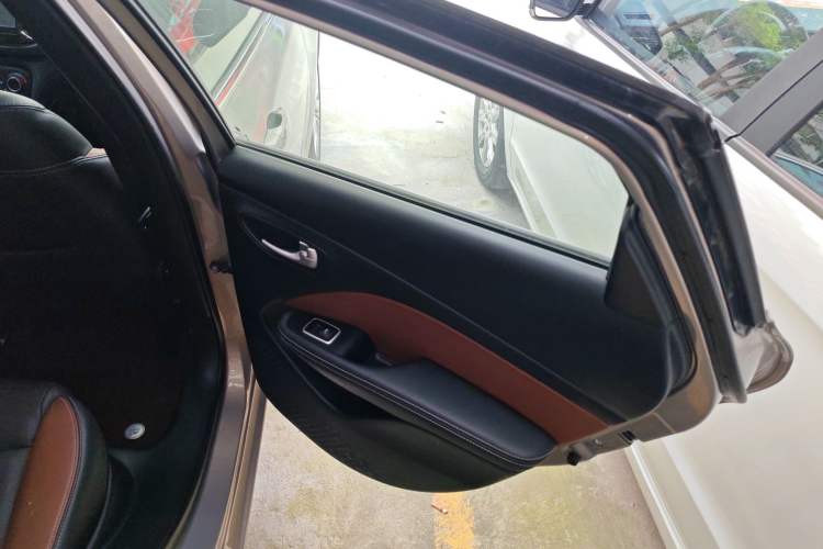 Used Fiat Viaggio 2015 1.4T Automatic Jingxiang Edition Right Rear Door Interior