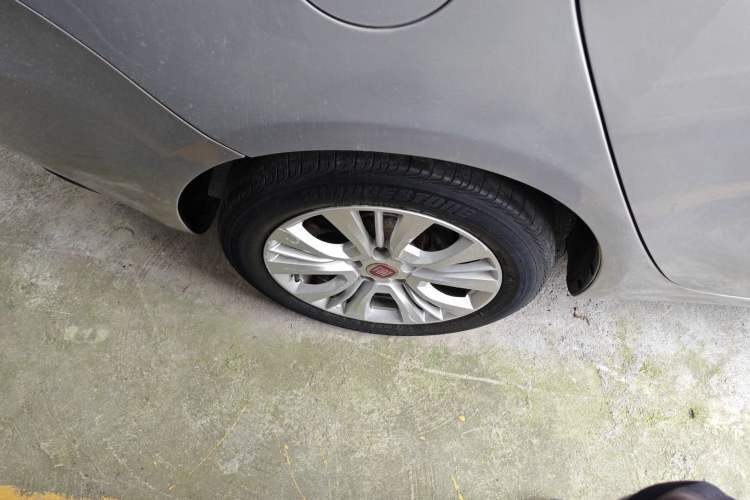 Used Fiat Viaggio 2015 1.4T Automatic Jingxiang Edition Right Rear Wheel Hub