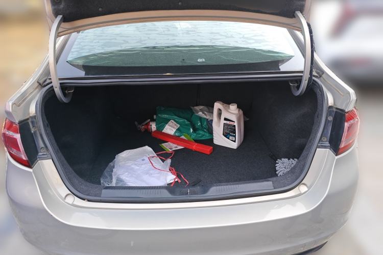 Used Fiat Viaggio 2015 1.4T Manual Enjoyment Edition Trunk