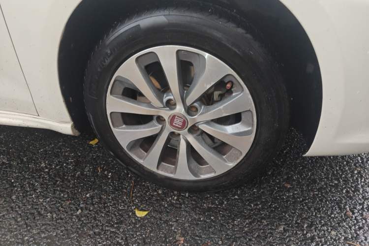 Used Fiat Viaggio 2017 1.4T Automatic Jingxiang Edition Right Front Wheel Hub