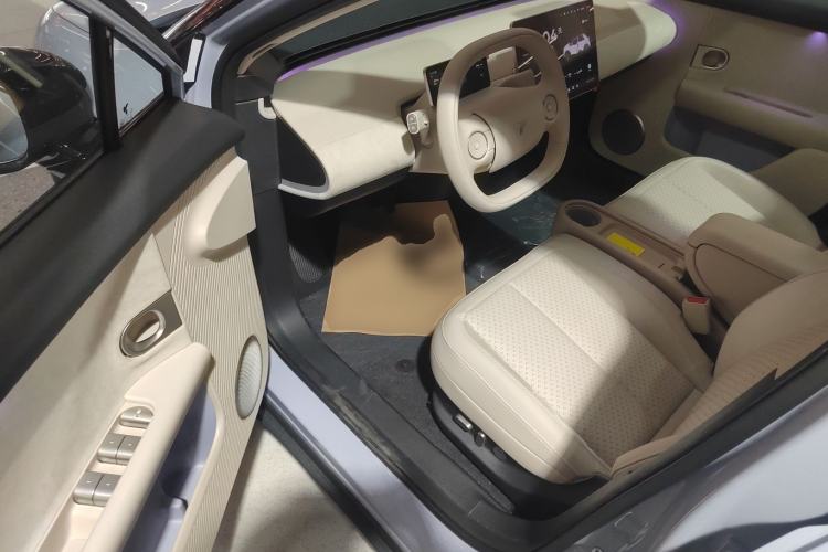 Used firefly 2025 Illuminated Edition Interior 3