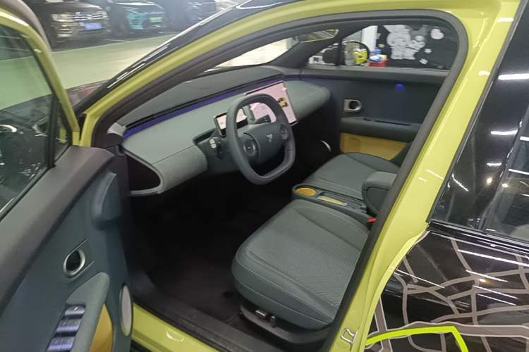 Used firefly 2025 Free Edition Driver Seat