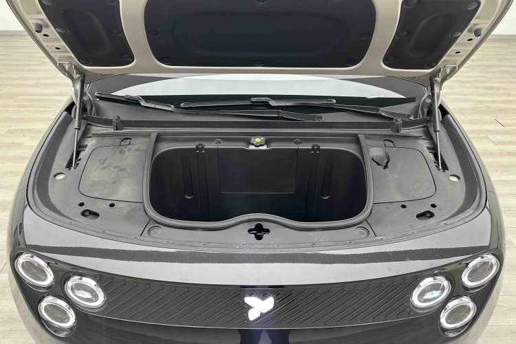 Used firefly 2025 Illuminated Edition Engine Bay