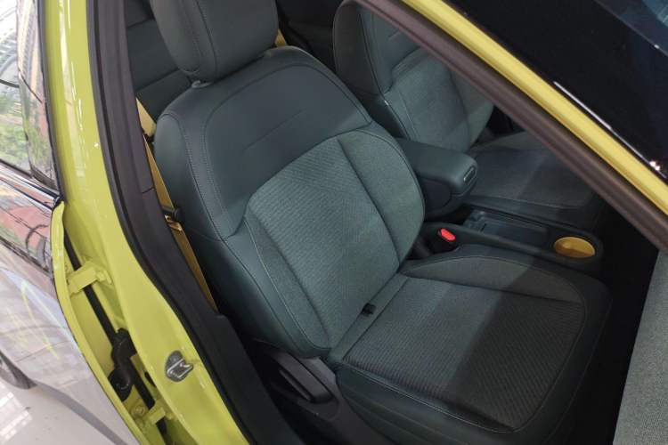 Used firefly 2025 Free Edition Right Front Seat
