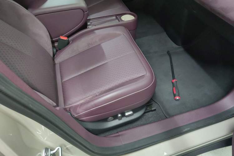 Used firefly 2025 Illuminated Edition Right Front Seat