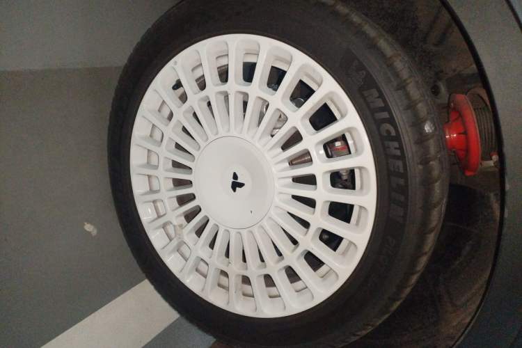 Used firefly 2025 Night Creature Special Edition Right Front Wheel Hub