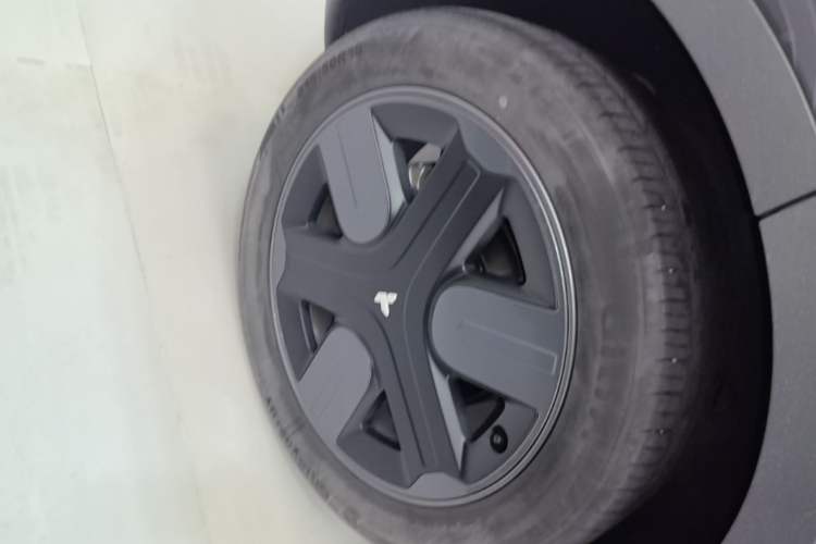 Used firefly 2025 Free Edition Right Rear Wheel Hub
