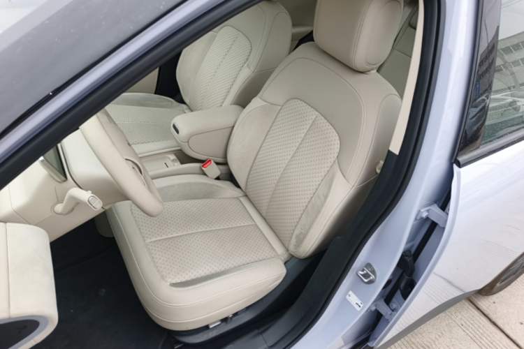 Used firefly 2025 Illuminated Edition Left Front Seat
