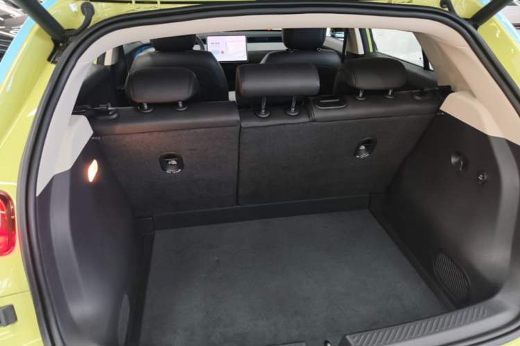 Used firefly 2025 Illuminated Edition Trunk