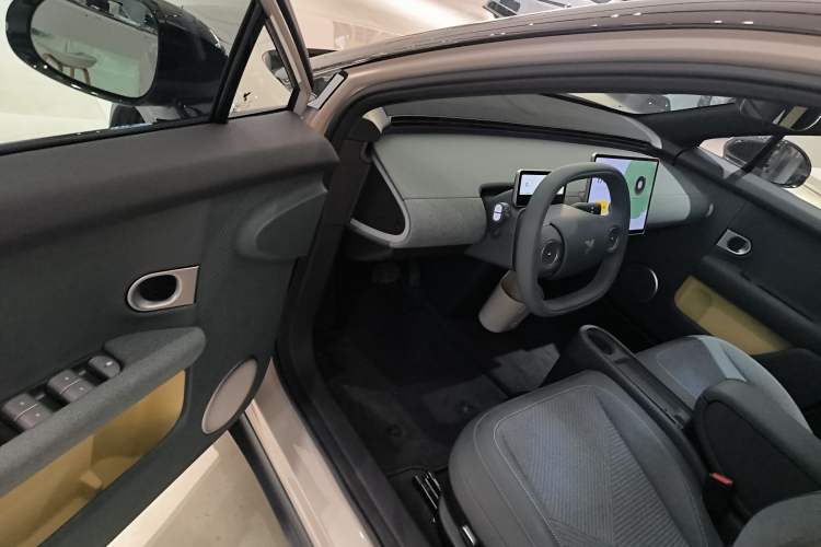 Used firefly 2025 Free Edition Interior 3