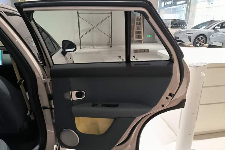 Used firefly 2025 Free Edition Interior 6