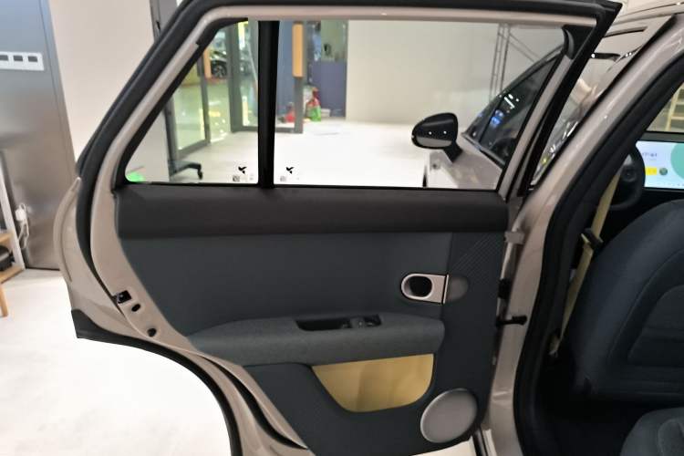 Used firefly 2025 Free Edition Interior 8