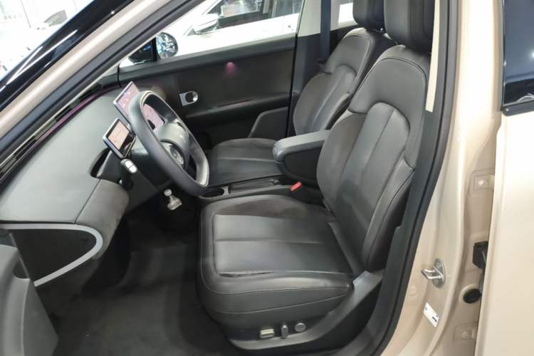 Used firefly 2025 Illuminated Edition Left Front Seat