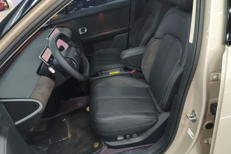 Used firefly 2025 Illuminated Edition Left Front Seat