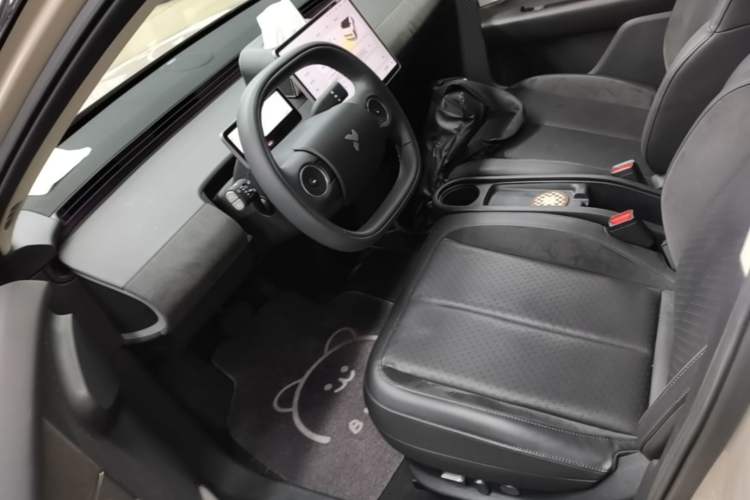 Used firefly 2025 Illuminated Edition Left Front Seat