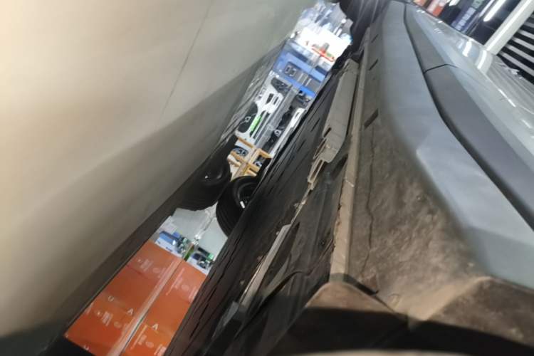 Used firefly 2025 Illuminated Edition Left Side Sill