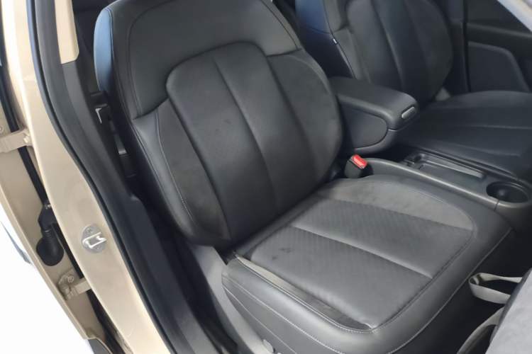 Used firefly 2025 Illuminated Edition Right Front Seat