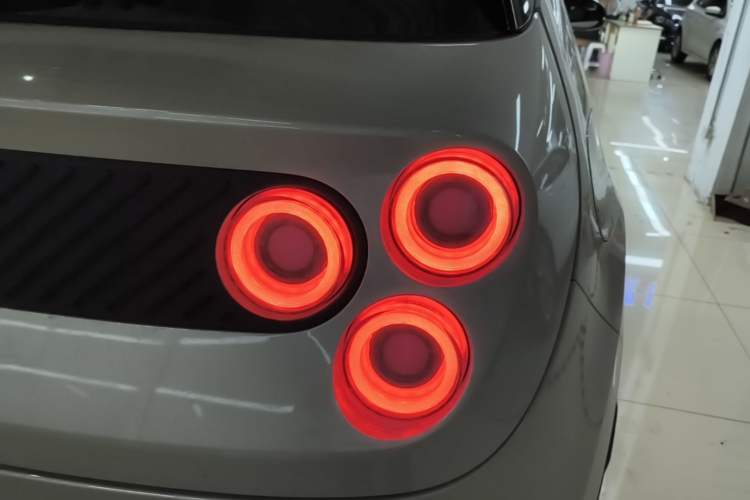 Used firefly 2025 Illuminated Edition Right Rear Taillight