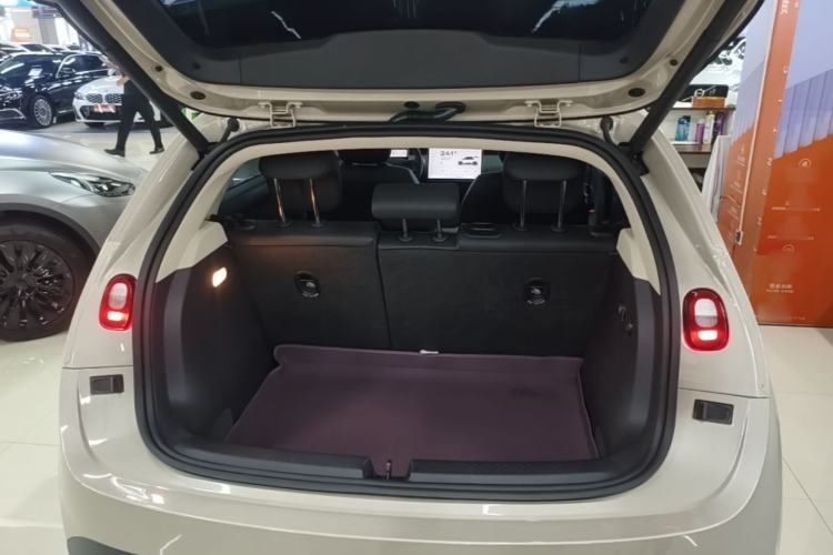 Used firefly 2025 Illuminated Edition Trunk